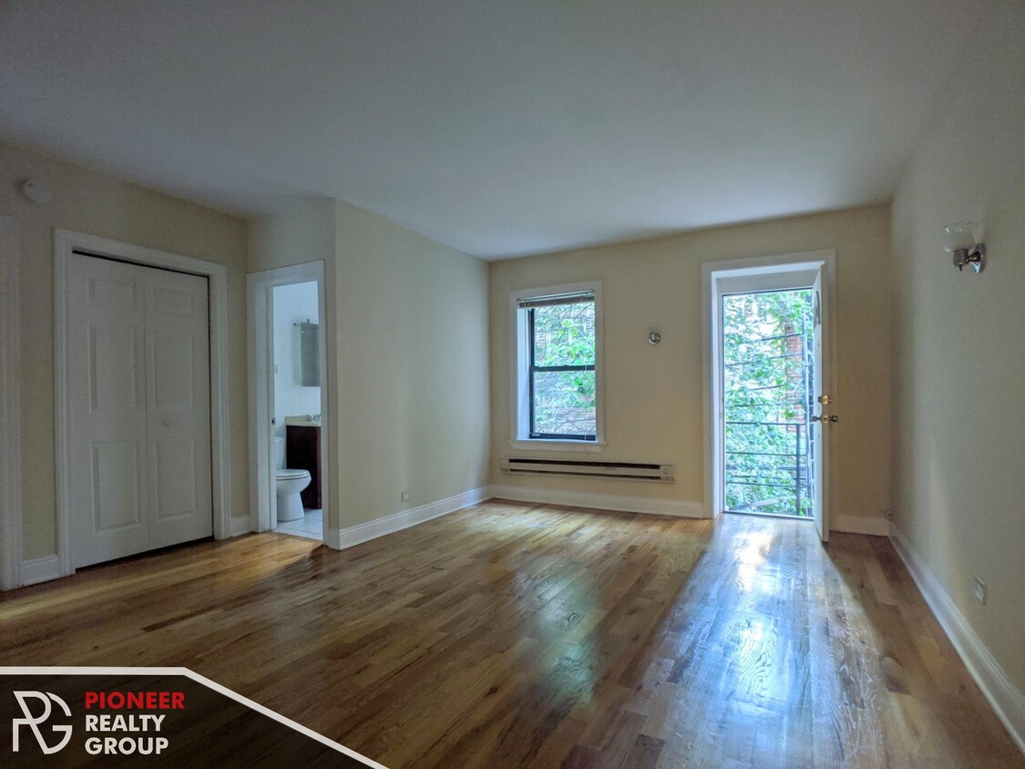 Primary Photo - 1365 N Dearborn St