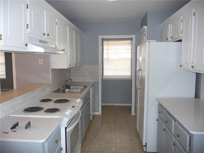 Building Photo - 2415 Truitt St