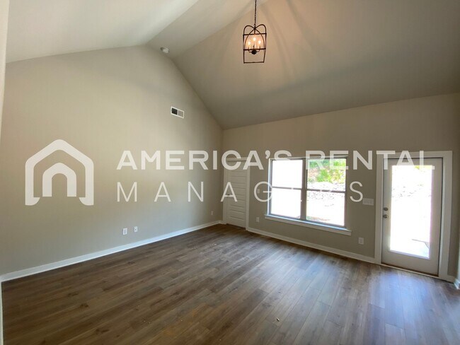 Building Photo - Home for Rent in Odenville, AL!! Available...