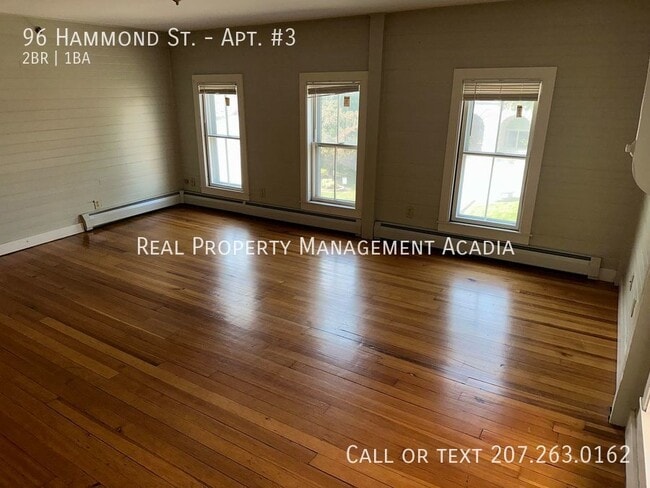 Building Photo - Downtown 2 Bedroom with Great Character an...
