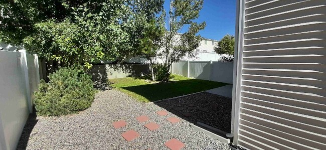 Foto del edificio - 2400 Westridge Dr
