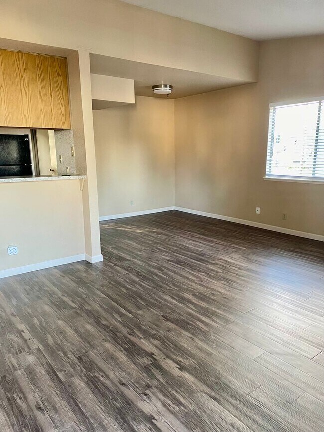 Building Photo - Spacious