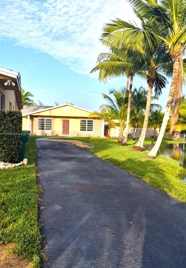 Building Photo - 4725 SW 109th Terrace