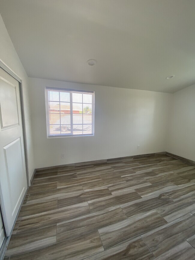 Building Photo - 1051 Del Valle Ave