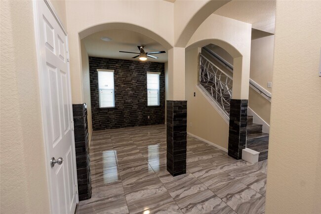 Foto del edificio - 6442 Wilshire Lakes