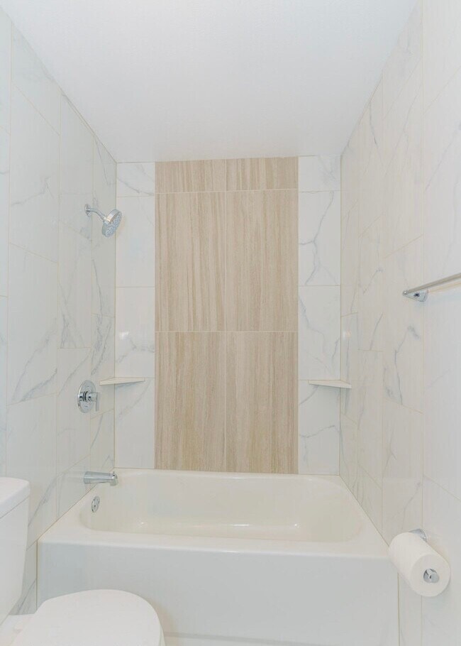 Foto del edificio - 128 Rockefeller Rd