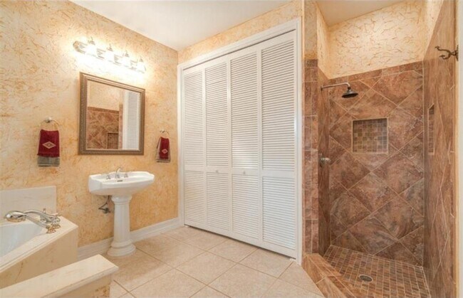 Foto del edificio - 14302 Reissen Ln