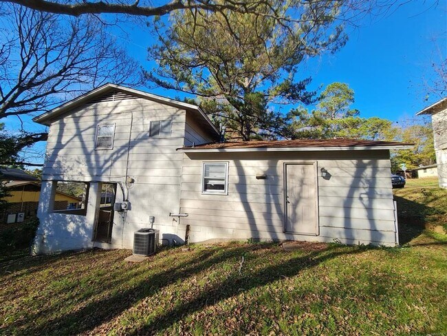 Building Photo - Section8 Accepted