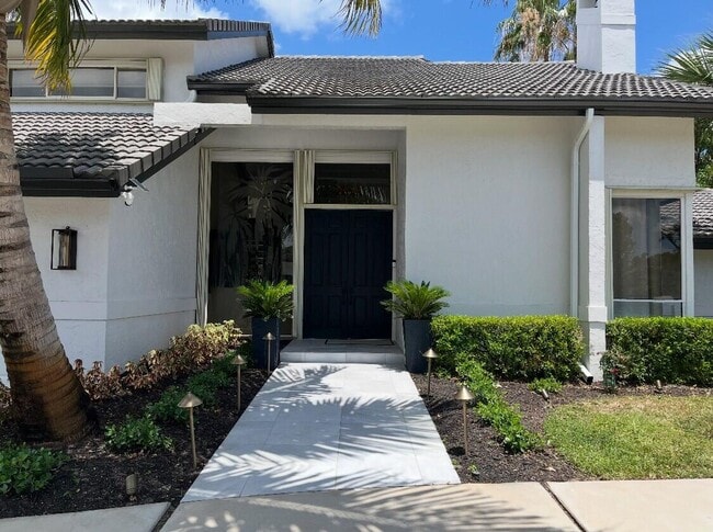 Building Photo - 3138 Lakeview Dr