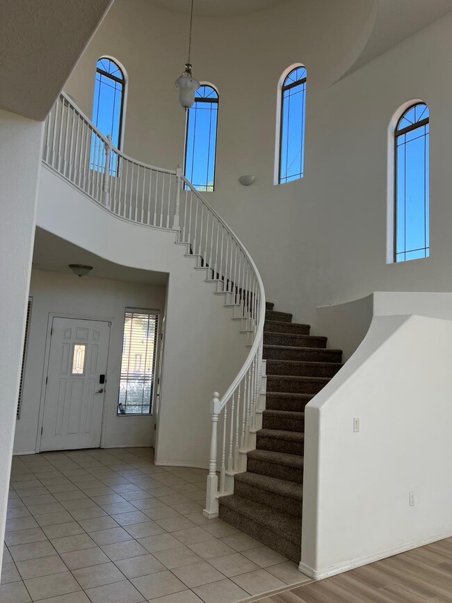Building Photo - 828 Loma Pinon Loop