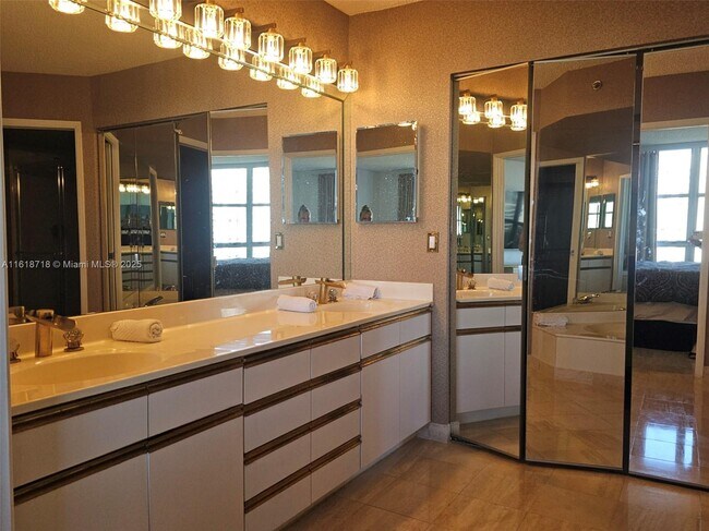 Foto del edificio - 3600 Mystic Pointe Dr