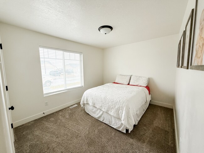 Foto del edificio - 4933 Wiltshire St