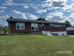 Building Photo - 227 Maplelawn Ave NE