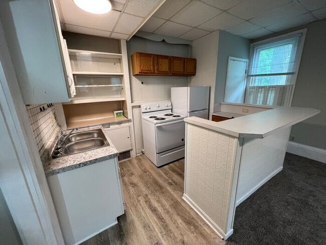 Building Photo - Studio Apartment!!