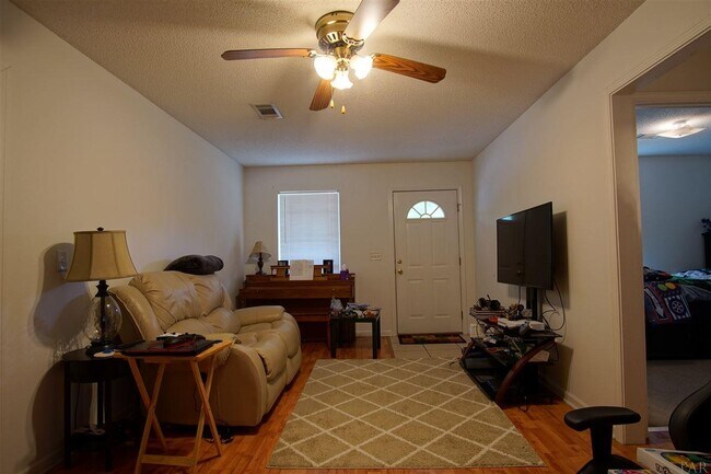 Foto del edificio - 7161 Pine Blossom Rd