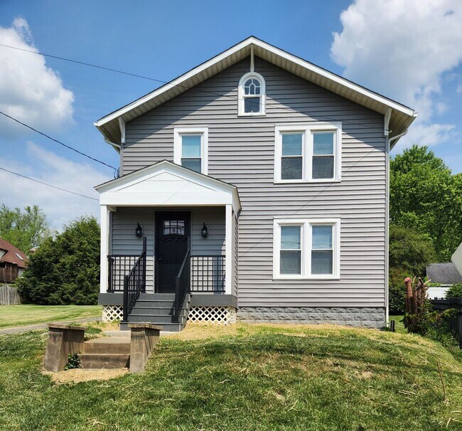 Foto del edificio - 3 Bed/2 Bath House Located in Suncrest Lawncare included - Available NOW