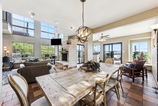 Building Photo - 13801 Lakeview Dr