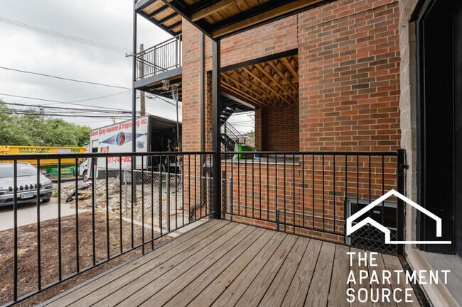 Foto del edificio - 2450 W Diversey Ave