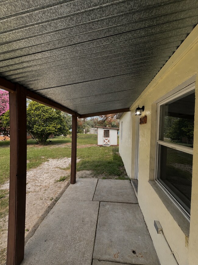 Building Photo - Spacious 1BR/1BA Duplex in North Dade City Near the Withlacoochee River!