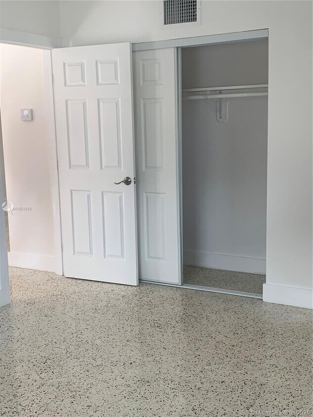 Foto del edificio - 467 E 23rd St