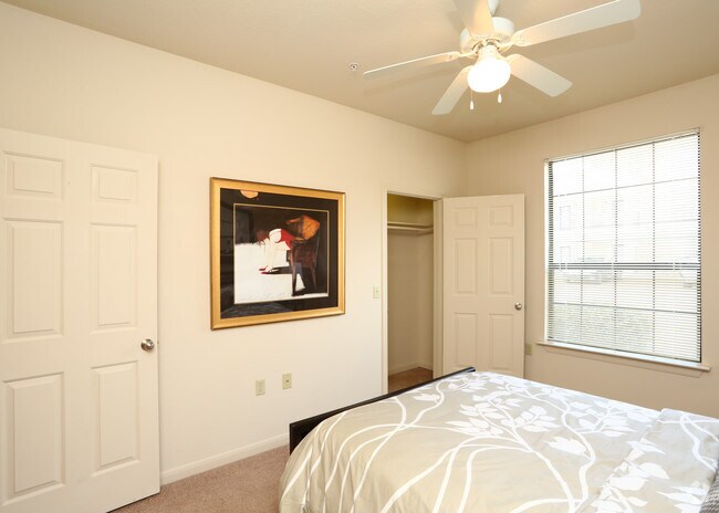 2BD, 2BA_991 SF - Dormitorio - Lexington Court