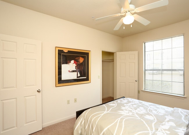2BD,2BA_991 SF - Bedroom - Lexington Court