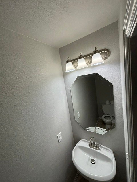Foto del edificio - 1428 Montoya Ln