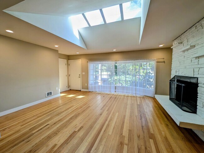 Building Photo - 13727 TLC HARRIS