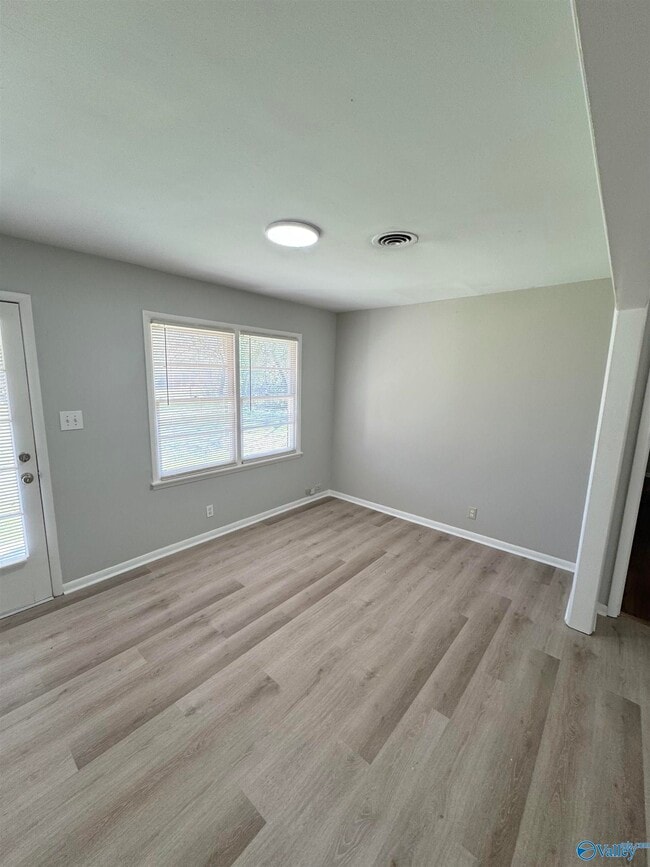 Building Photo - 2208 Glen Iris Cir NW