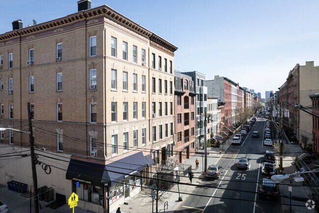 Building Photo - 839 Willow Ave