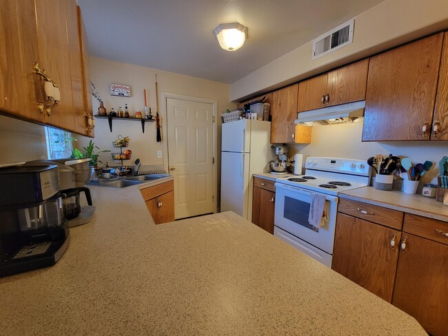 Building Photo - 204 W 800 N