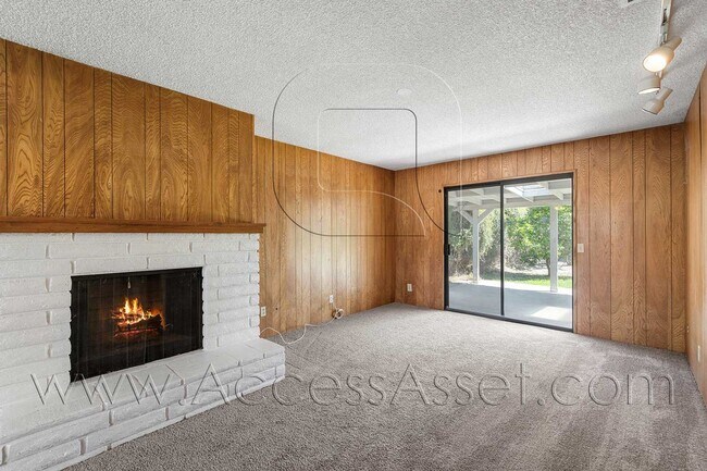 Foto del edificio - Charming Single-Story 4 Bed/2 Bath Home In...