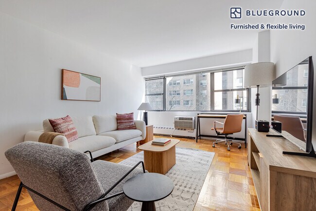 Foto del edificio - 330 E 46th St