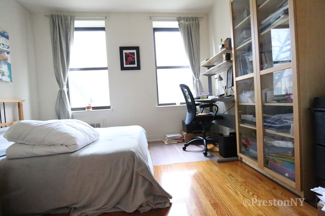 Foto del edificio - 322 E 34th St
