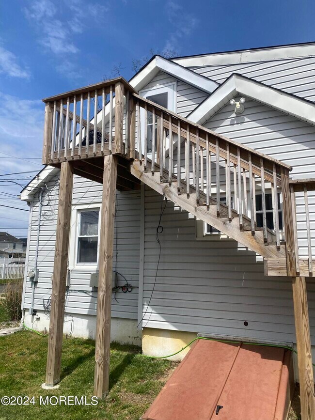 4 Hall Pl, Keyport, NJ 07735 Townhome Rentals in Keyport NJ