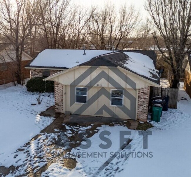 Foto del edificio - Spacious 5-Bedroom Home Near Tinker AFB and Local Parks