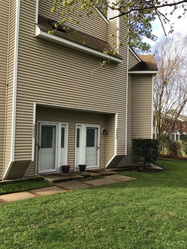 Foto principal - Lovely 2 story condo in Chicks Beach!