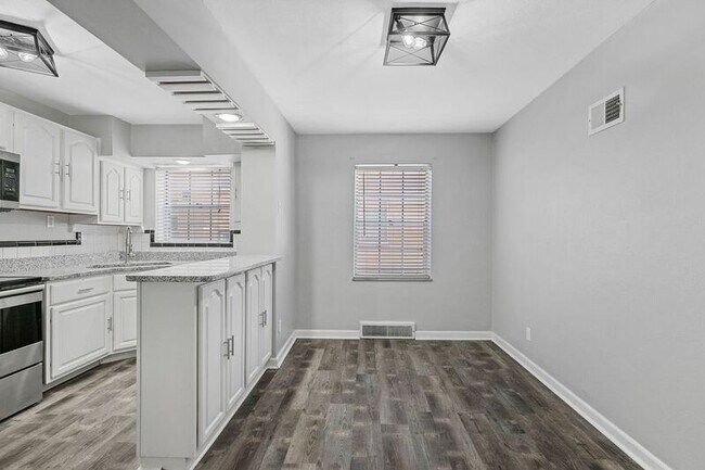 Foto del edificio - 5836 Sunshine Dr