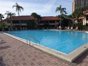 Foto del edificio - 4720 Brittany Dr S