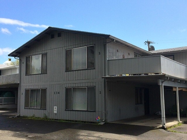 Primary Photo - 132 SE Gregory Dr