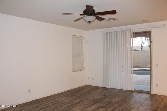 Building Photo - 4145 E Santa Fe Ln