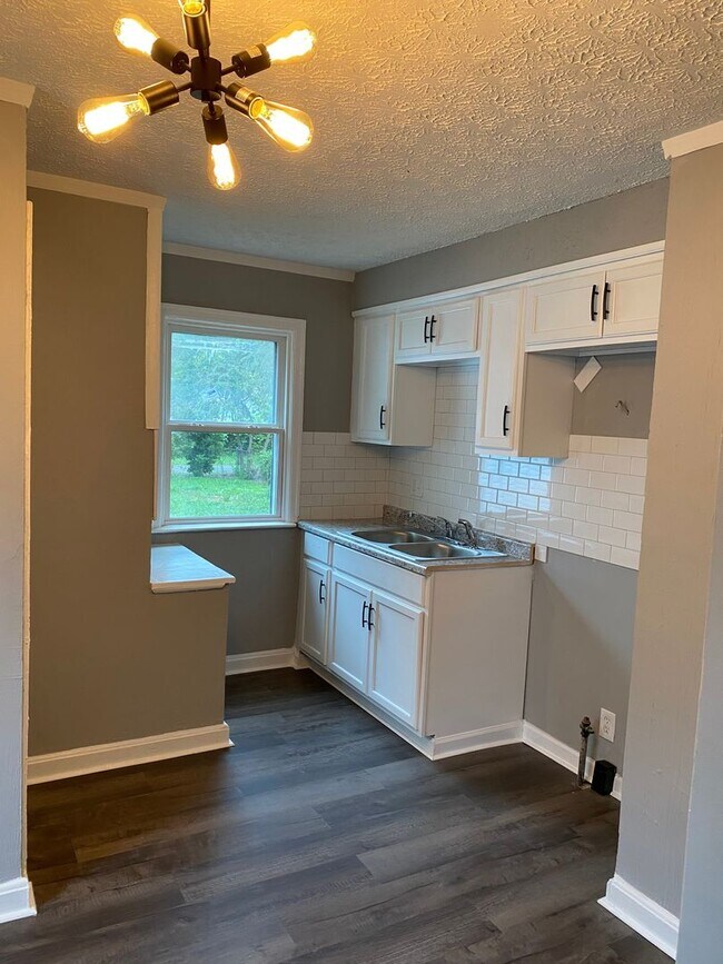 Building Photo - Two Bedroom Barnyard Style Home for Rent! ...