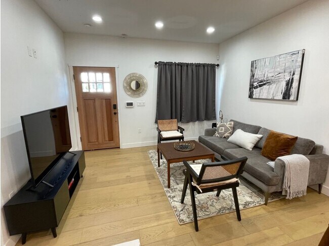 Foto del edificio - 5123 Rockland Ave