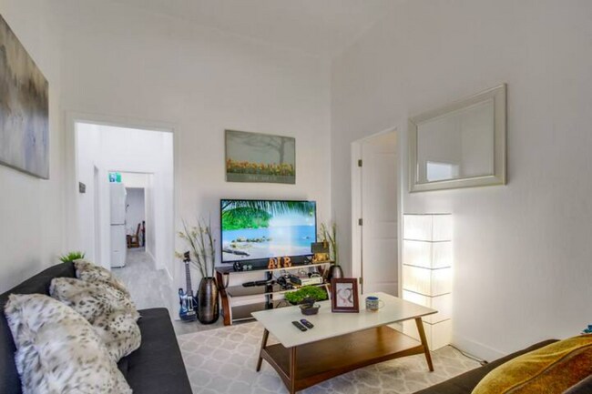 Foto del edificio - 3441 Boston Ave