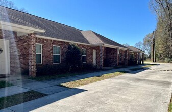 Building Photo - 18645 Greenwell Springs Rd