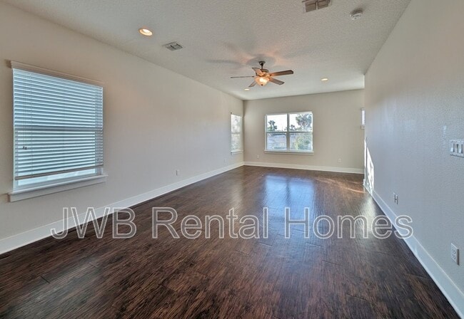 Building Photo - 877 3rd Ave S