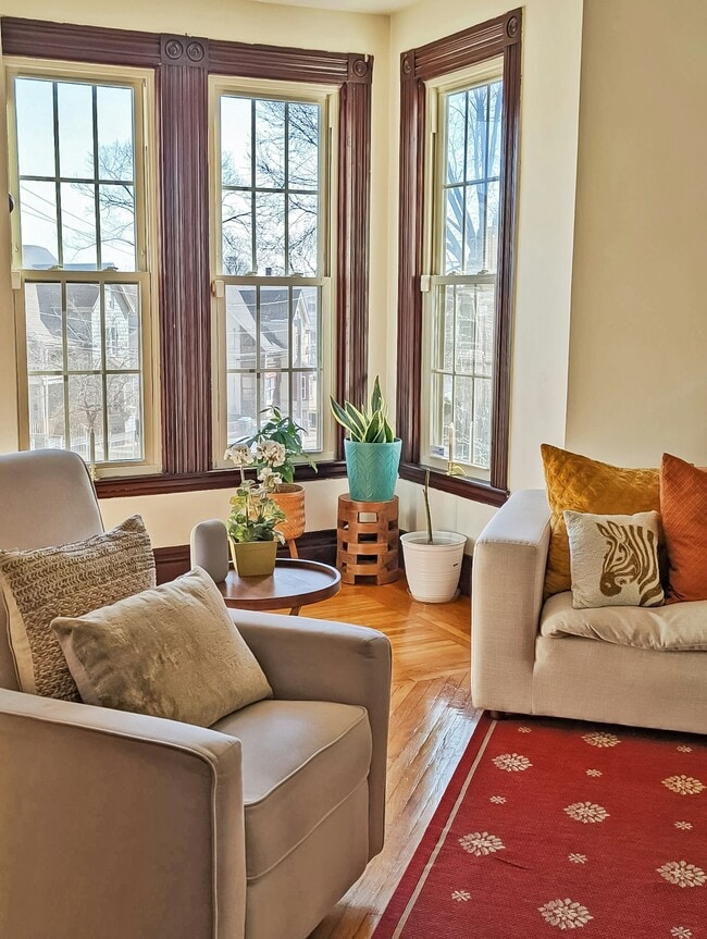 Building Photo - 15 Rosseter St