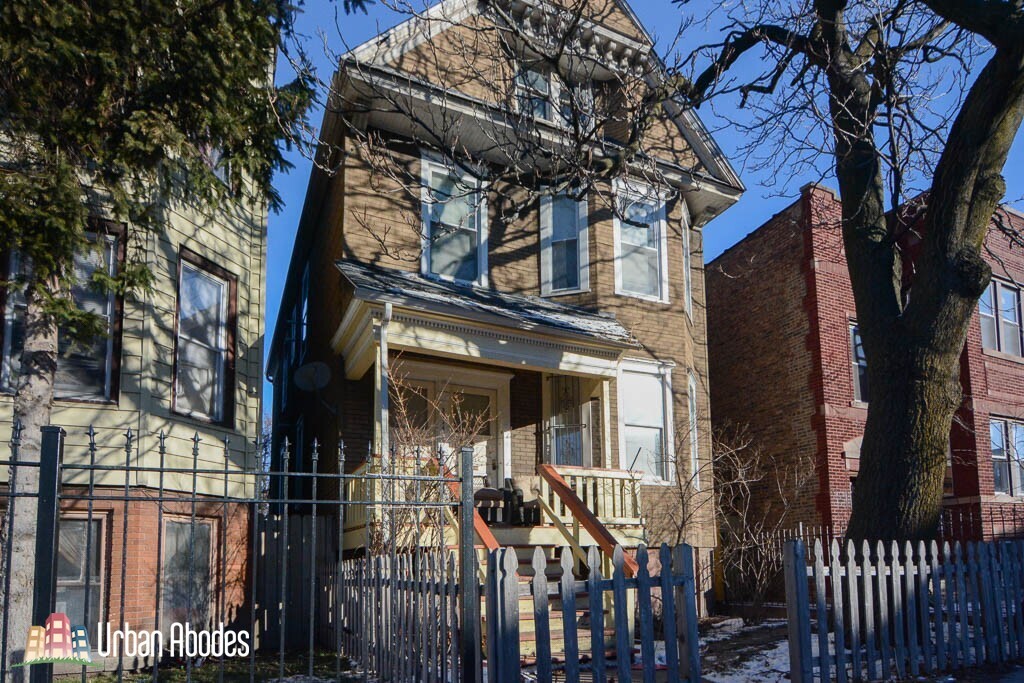 Primary Photo - 3744 W Diversey Ave