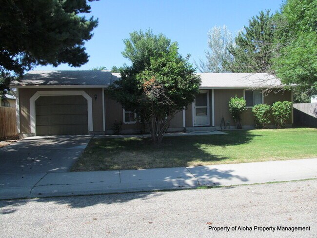Building Photo - 7004 Bluebird Dr