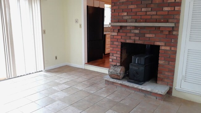 Building Photo - 217 Oaklawn Ave